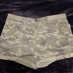 Cameo cargo shorts